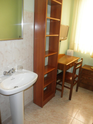 Others 4, Hostal Los Andes, Madrid