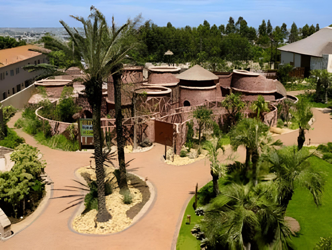 Exterior & Views