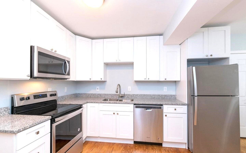 Others 3, Entire House 1BD King Bed near Downtown, Baltimore