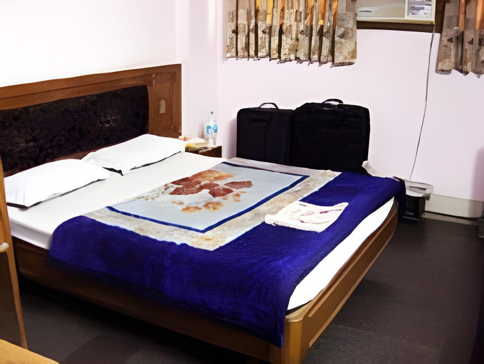 Bedroom 2, Hotel Gold Palace, West