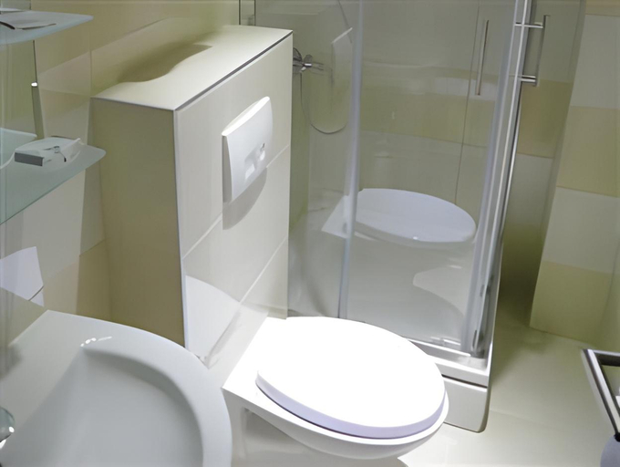 Bathroom 4, Hotel Marconi, Herzegovina-Neretva