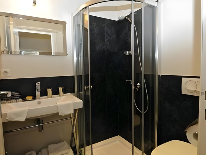 Bathroom 3, Le Mas Du Pont Roman, Alpes-de-Haute-Provence
