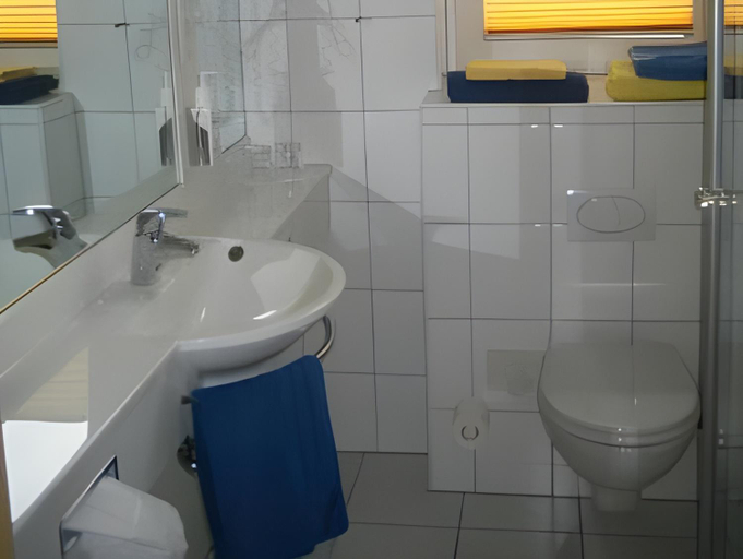 Bathroom 5, Hotel Aquamarin, Emsland