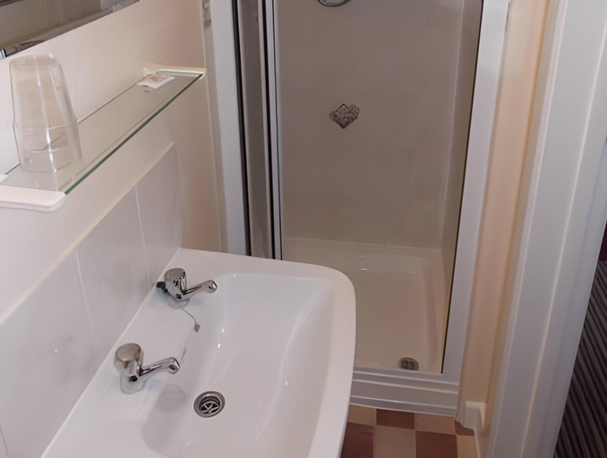 Bathroom 2, Pearl Hotel, Blackpool
