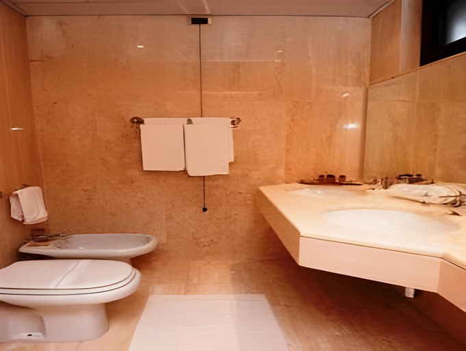 Bathroom 5, Hotel Promenade, Pescara