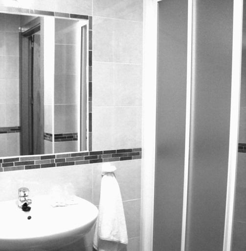 Bathroom 4, Hostal Granado, Madrid