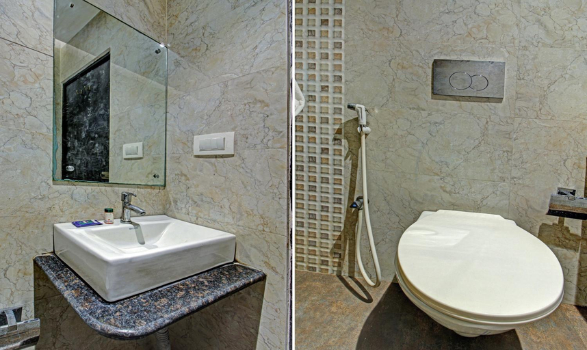 Bathroom 4, Treebo Glassotel Near Ruby Hospital, South 24 Parganas