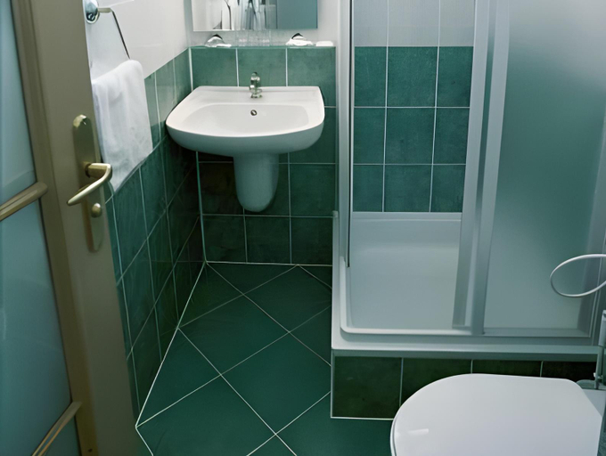 Bathroom 2, Park Hotel Tartuf, Zlaté Moravce