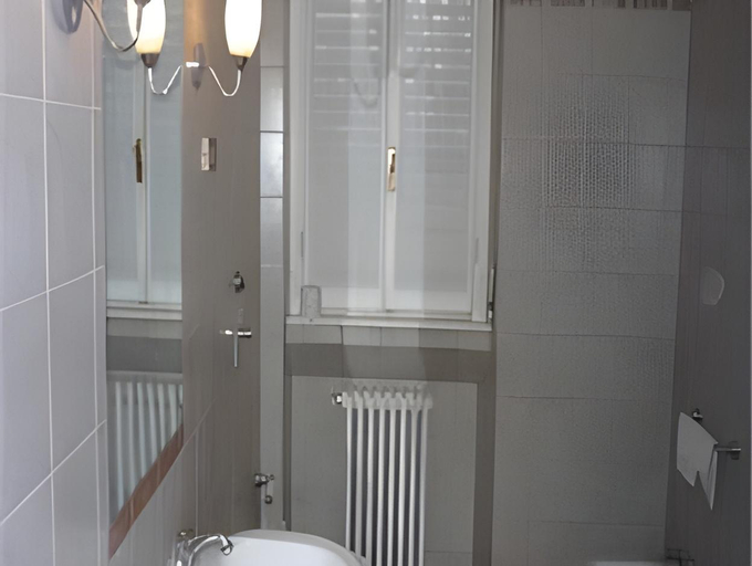 Bathroom 3, Hotel Apollo, Milano