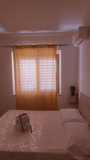 Others 4, La grazia in qualche modo, Nuoro