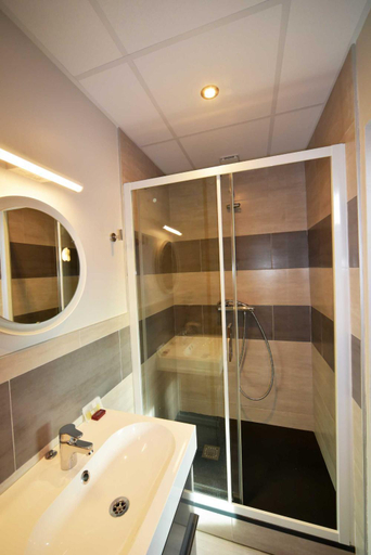 Bathroom 4, Cafe De Paris, Aveyron