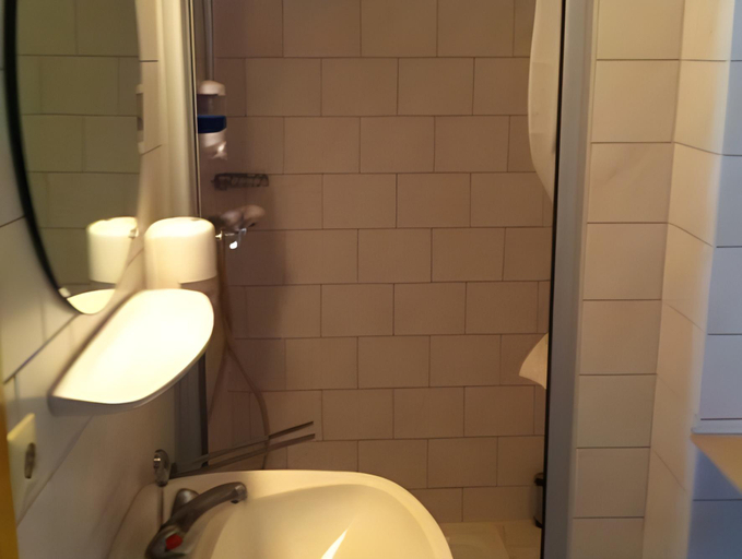 Bathroom 4, Auberge La Veranda, Luxembourg