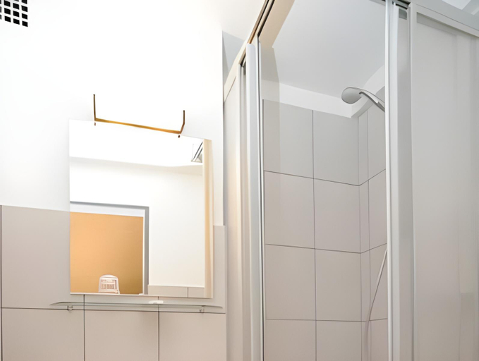 Bathroom 2, Hotel Karolinger, Düsseldorf