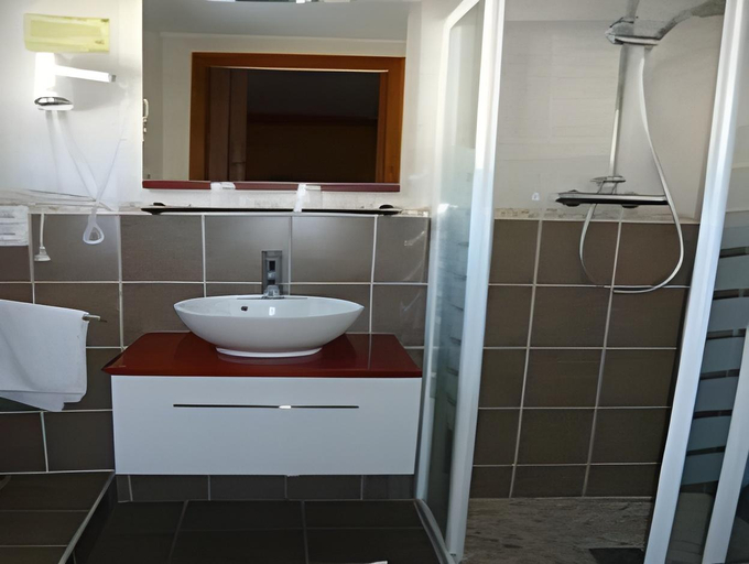 Bathroom 4, Hotel Bel'Air, Alpes-de-Haute-Provence