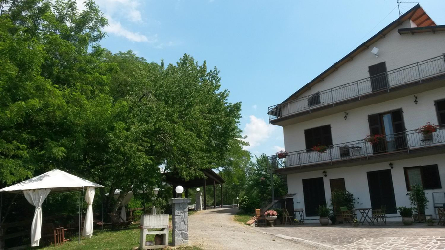 Exterior 11
