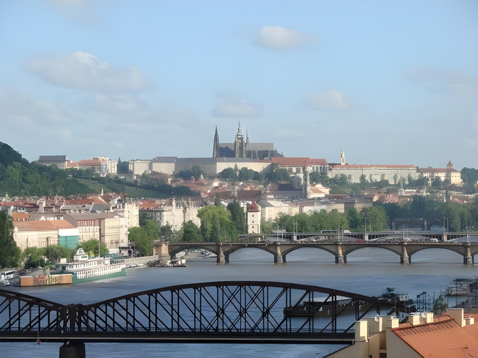 Others 5, Hotel Coronet, Praha 5