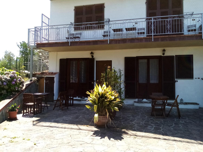Exterior 1