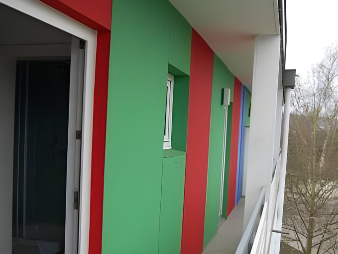 Exterior & Views
