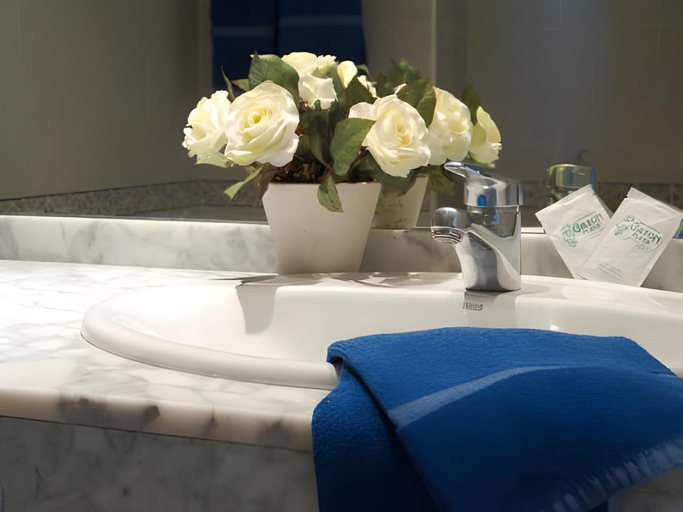 Bathroom 4, Apartamentos Galeon Playa, Las Palmas
