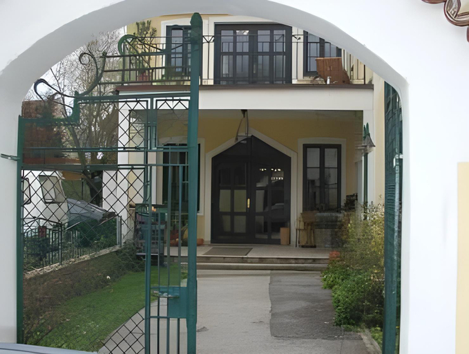 Others 5, Der Winzerhof, Mödling