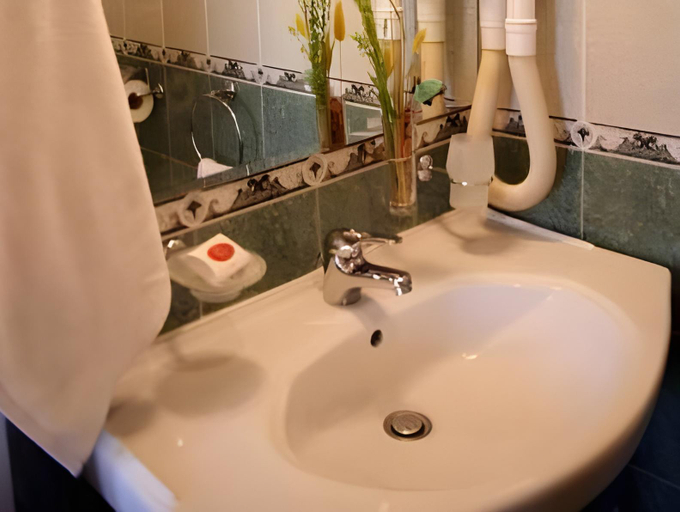 Bathroom 2, Reverence Boutique Hotel, Varna