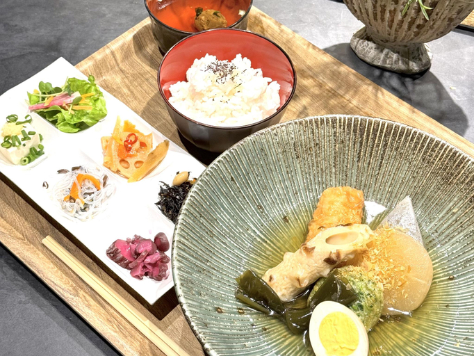 Food & Drinks