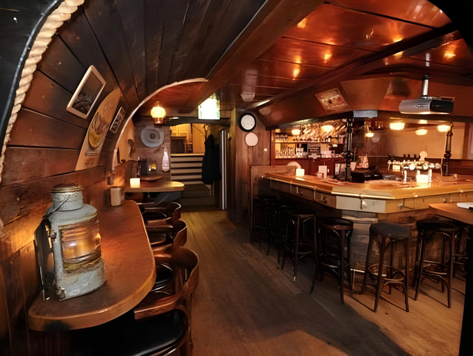 Food & Drinks 4, Boutique Hotel Elburg met Tapperij, Elburg