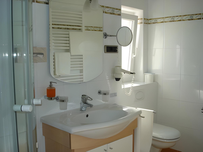 Bathroom 3, Angerburg Blumenhotel, Bolzano