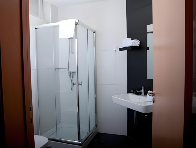 Bathroom 3, Hotel Muchacho, Macedo de Cavaleiros