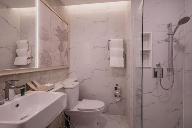 Bathroom 28