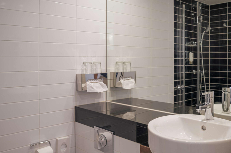 Bathroom 27