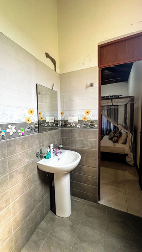Bathroom 4, Galle Catamaran Villa, Galle Four Gravets