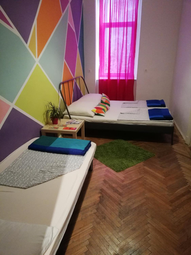 Others 5, Unity Hostel at Udvarom, Budapesti
