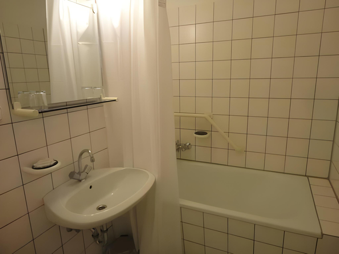 Bathroom 2, Hotel Moon, Düsseldorf
