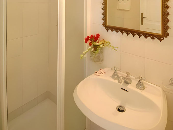 Bathroom 3, Palazzo Margherita, Salerno