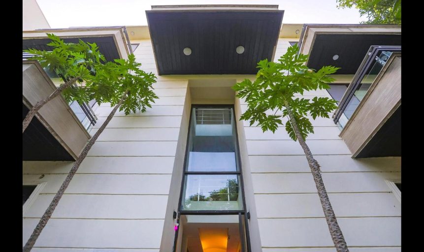 FabHotel Rivlet Residency, West