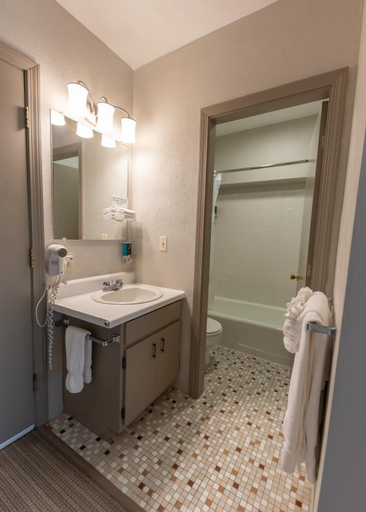 Bathroom 2, Sugarloaf Inn, Franklin