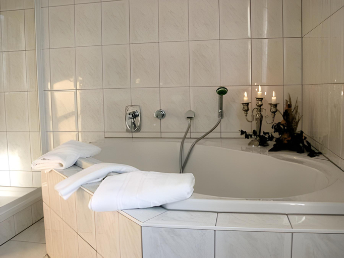 Bathroom, Landgasthof zum Muhlenteich, Märkisch-Oderland