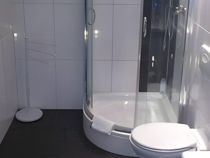 Bathroom 3, Hotel am Rosenplatz,24 Stunden Check in, Kuche, kostenfreie Parkplatze, Gifhorn