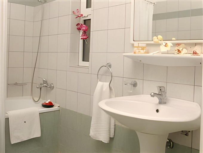 Bathroom 5, Saint Nicholas Hotel, Ionian Islands