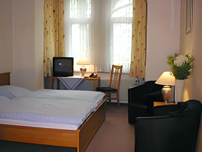 Bedroom 2, Hotel Karolinger, Düsseldorf