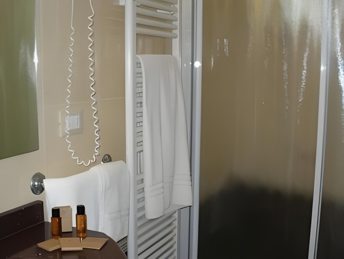 Bathroom 3, Hotel Harmony, Rimini