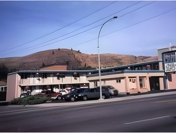 Others 4, Silver Star Motel, North Okanagan