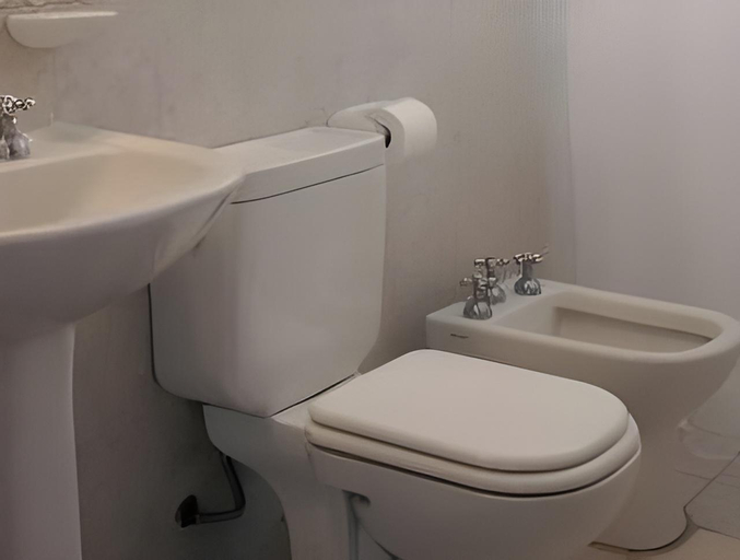 Bathroom 2, Hotel Dubrava, Pinamar
