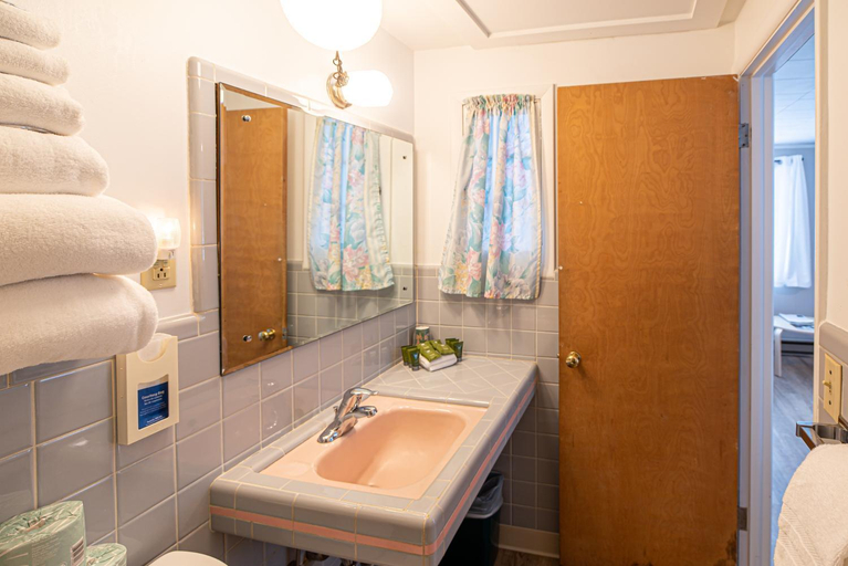 Others 4, Star Gate Motel, Cheboygan