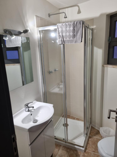 Bathroom 5, Alvorada Lunar, Almeirim