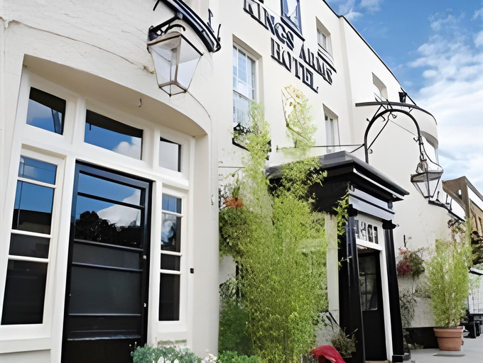 Exterior & Views