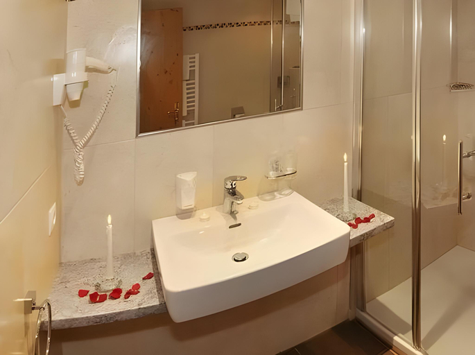 Bathroom 4, Almhof Lackner, Schwaz