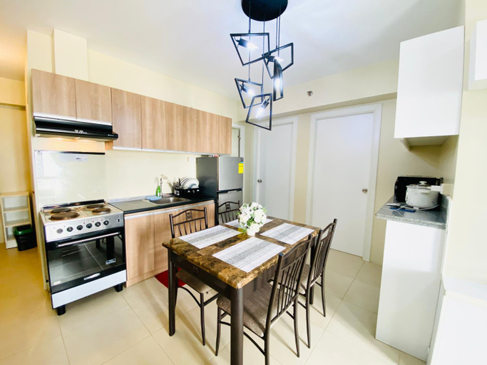 Dining Room 10
