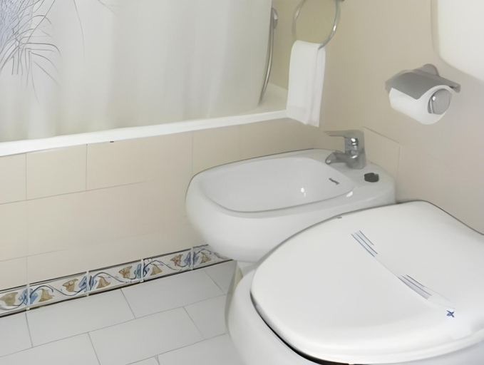 Bathroom 3, Apartamentos Turisticos Lindomar, Silves